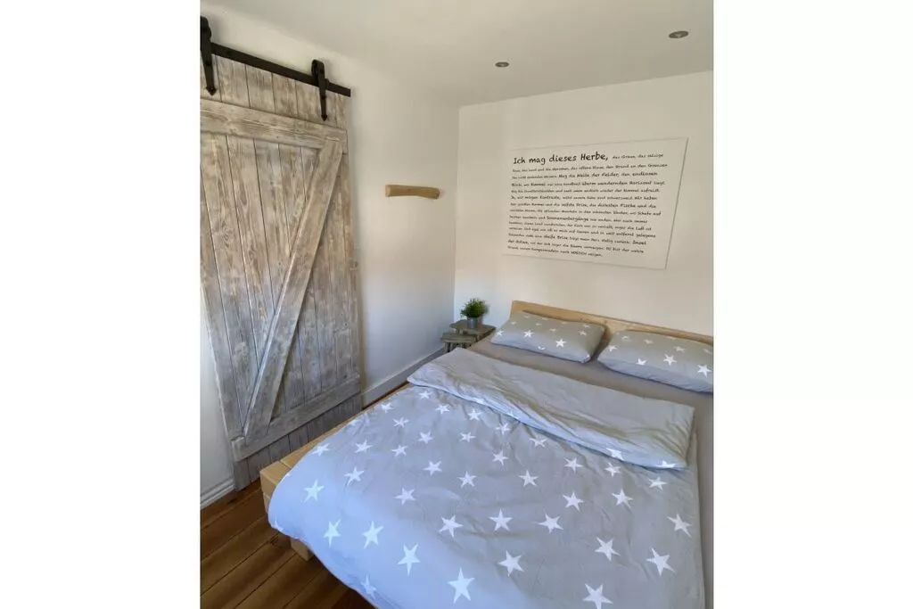 246317-Bedroom