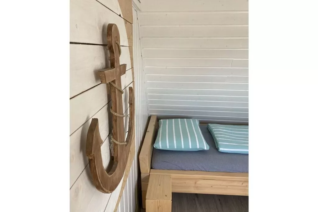 246317-Bedroom