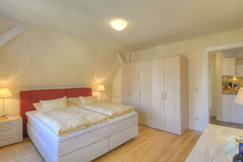 97806-Bedroom