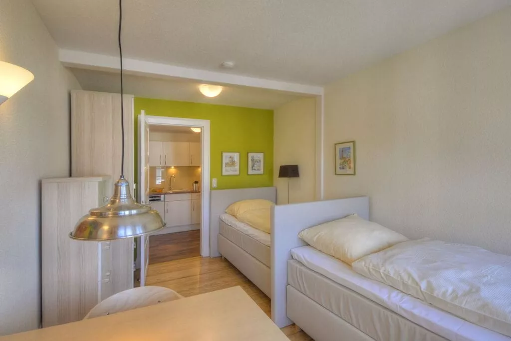 97806-Bedroom