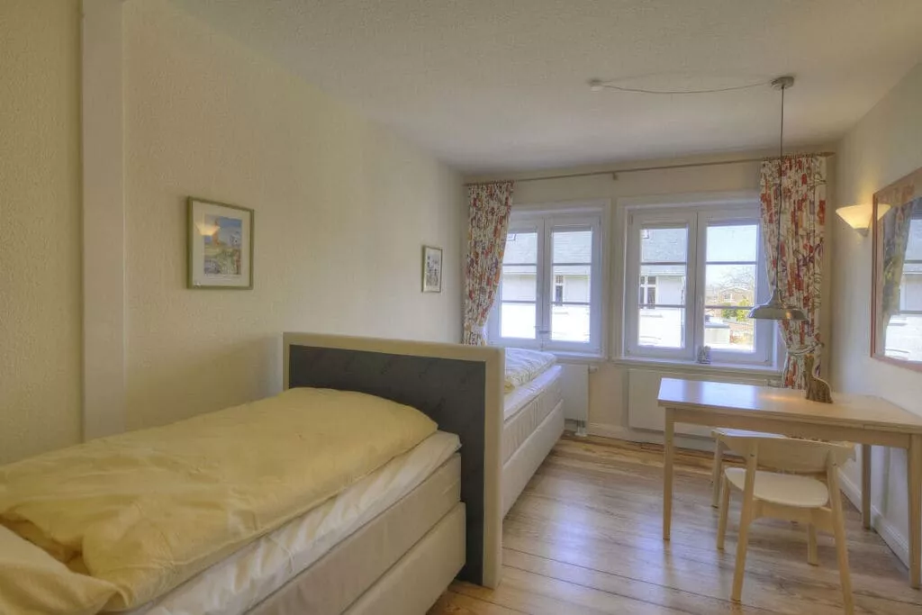 97806-Bedroom