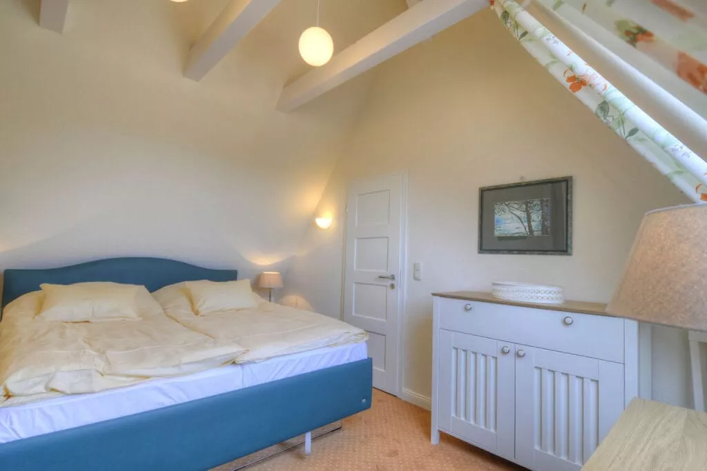 97810-Bedroom