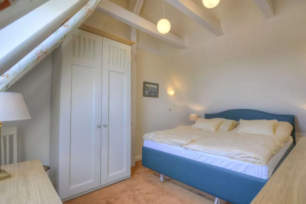 97810-Bedroom