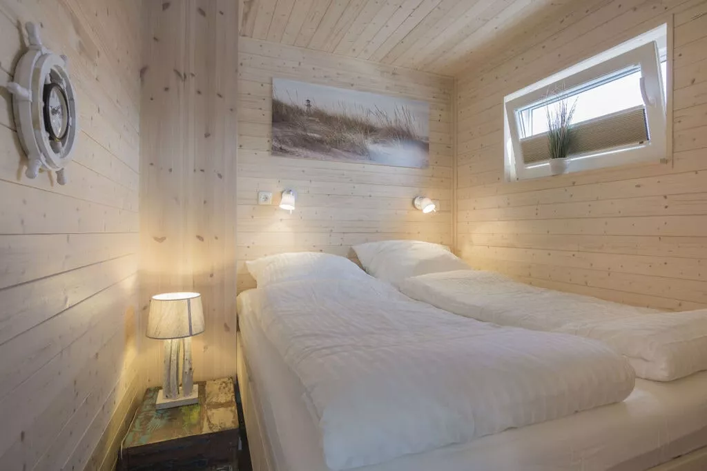 163127-Bedroom
