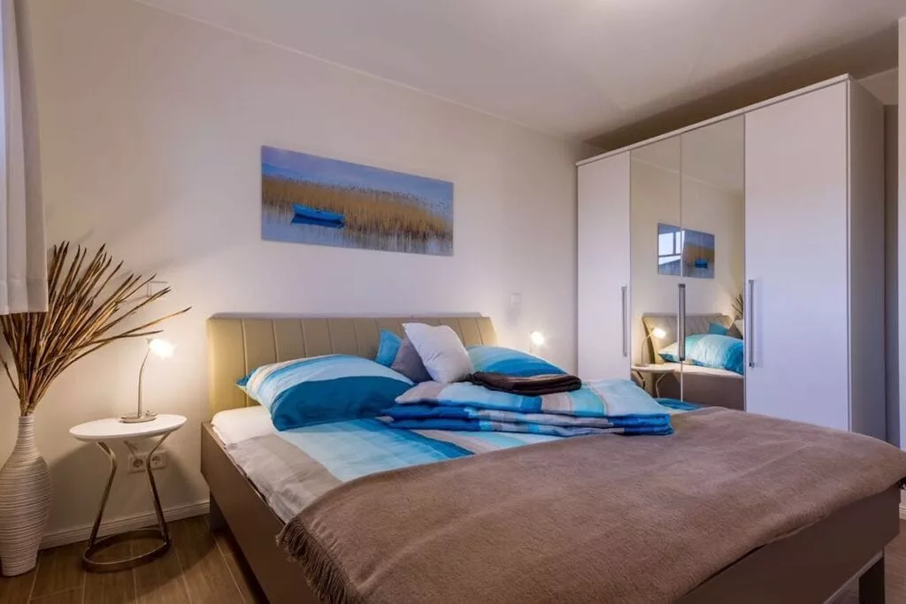 206113-Bedroom