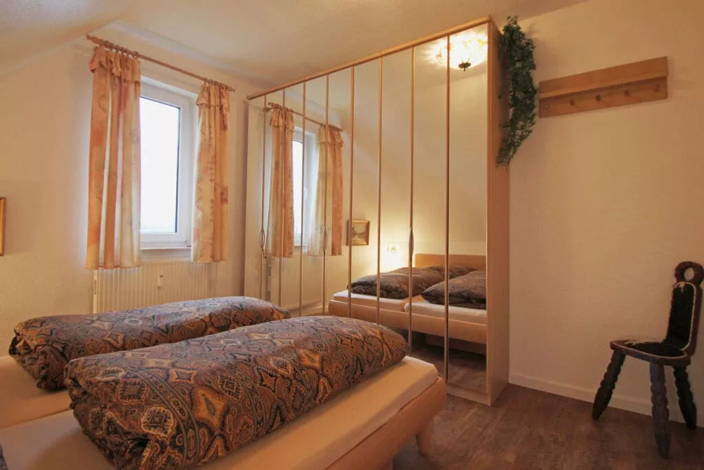 226878-Bedroom