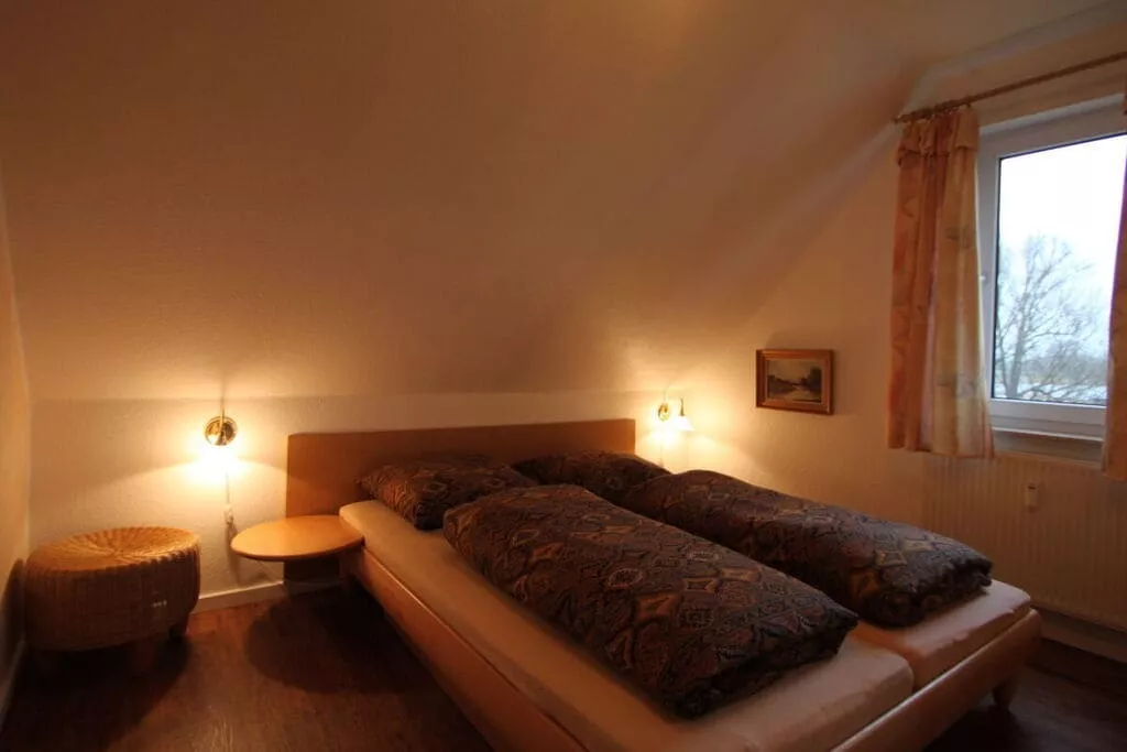 226878-Bedroom