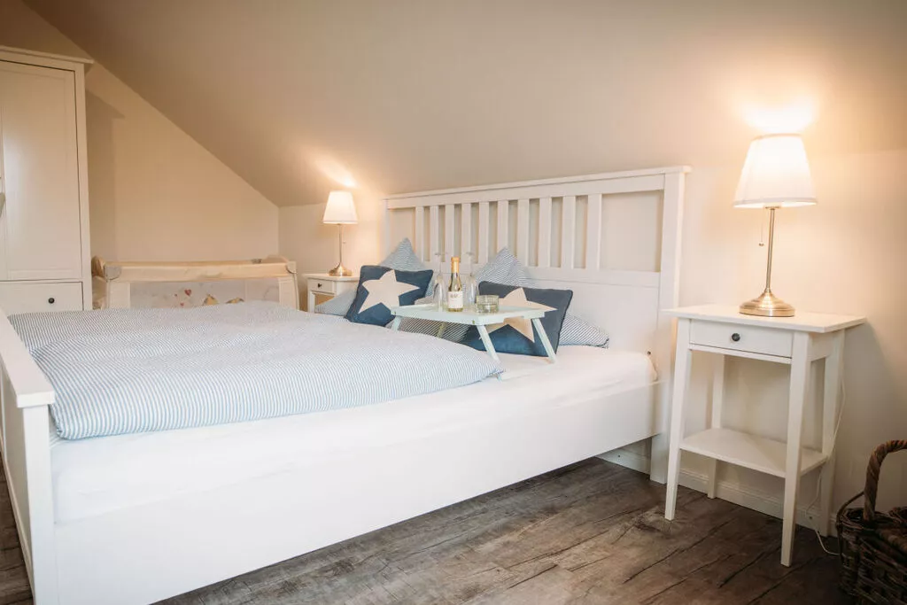 142564-Bedroom