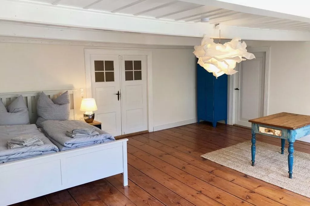 285144-Bedroom