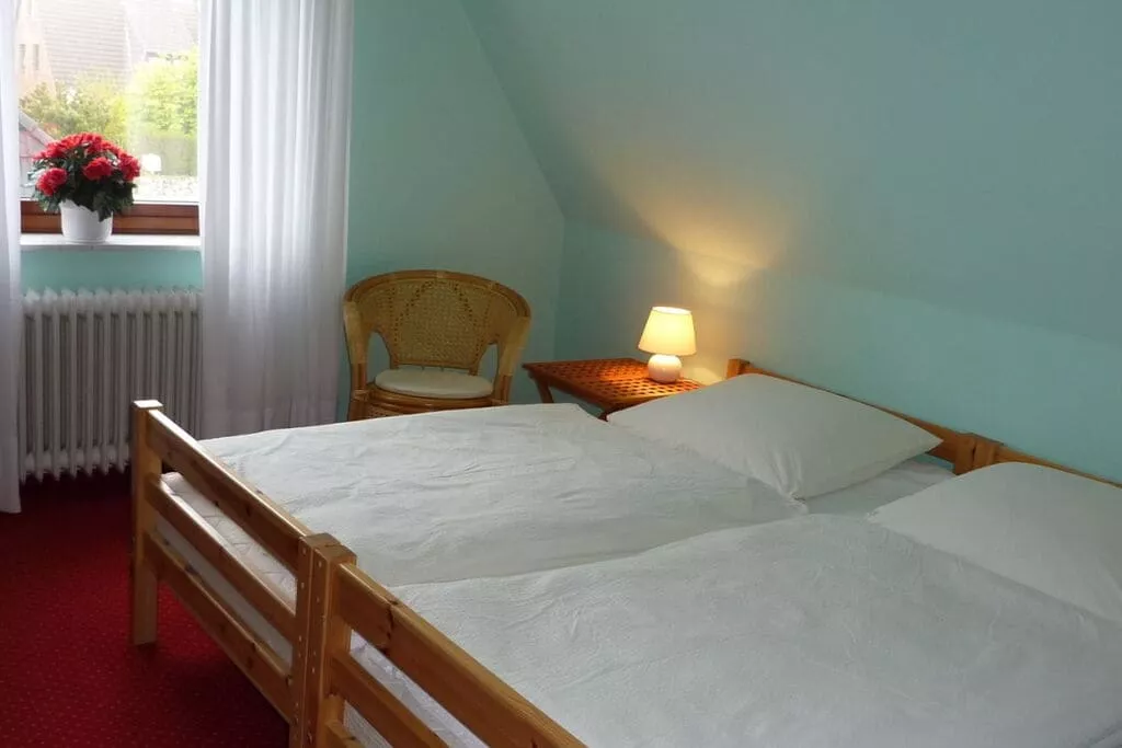 41327-Bedroom