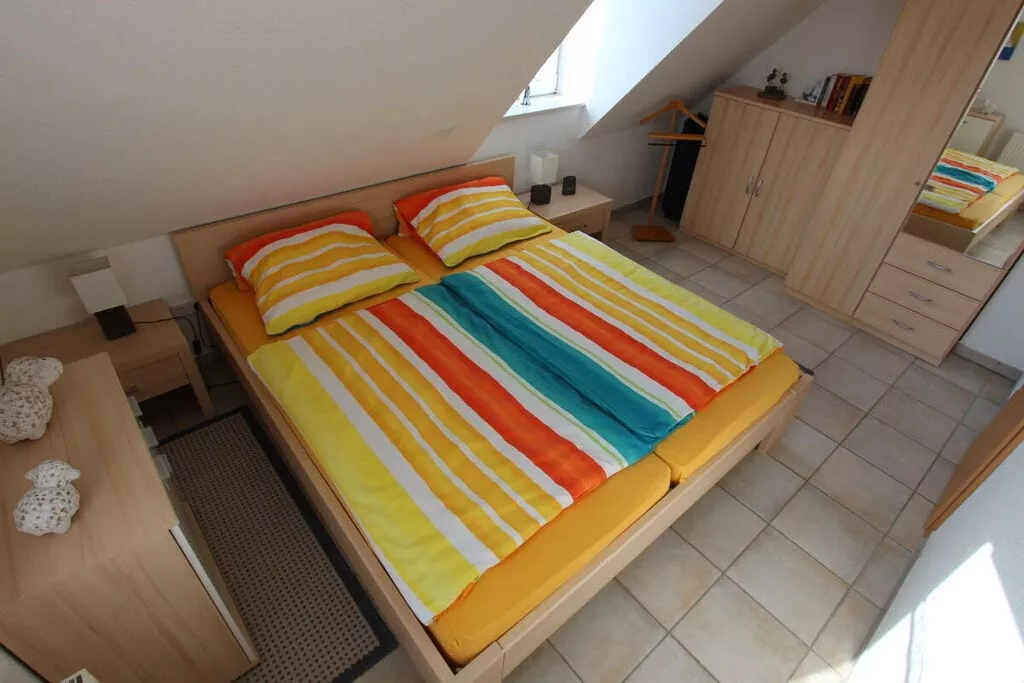 319172-Bedroom