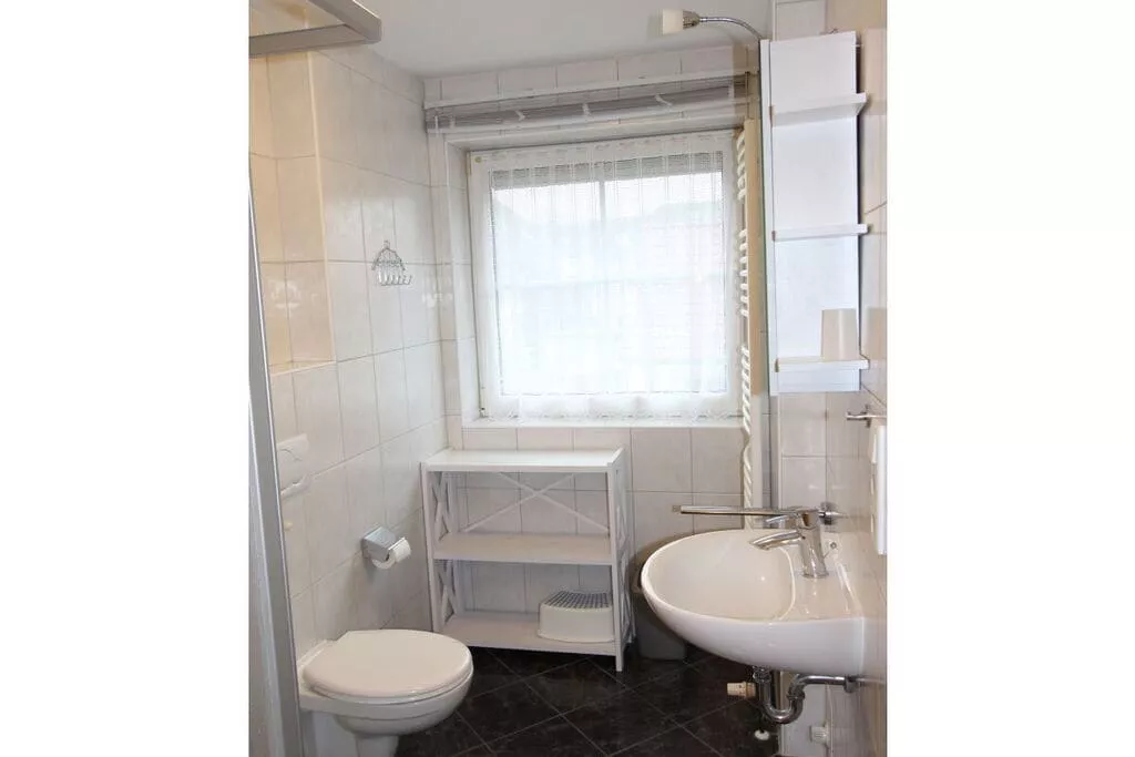 319172-Bathroom
