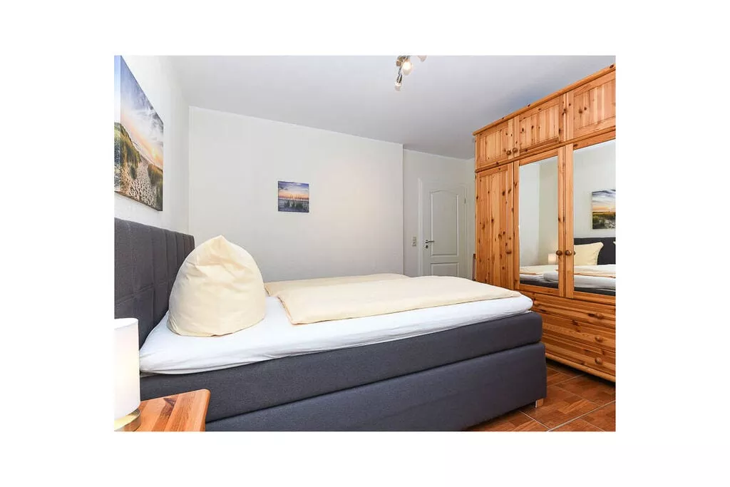 55576-Bedroom