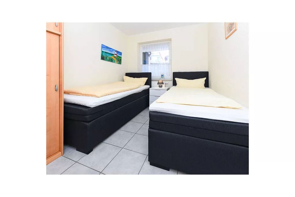 55576-Bedroom
