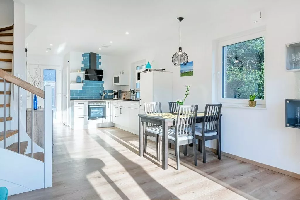 408483-Dining room