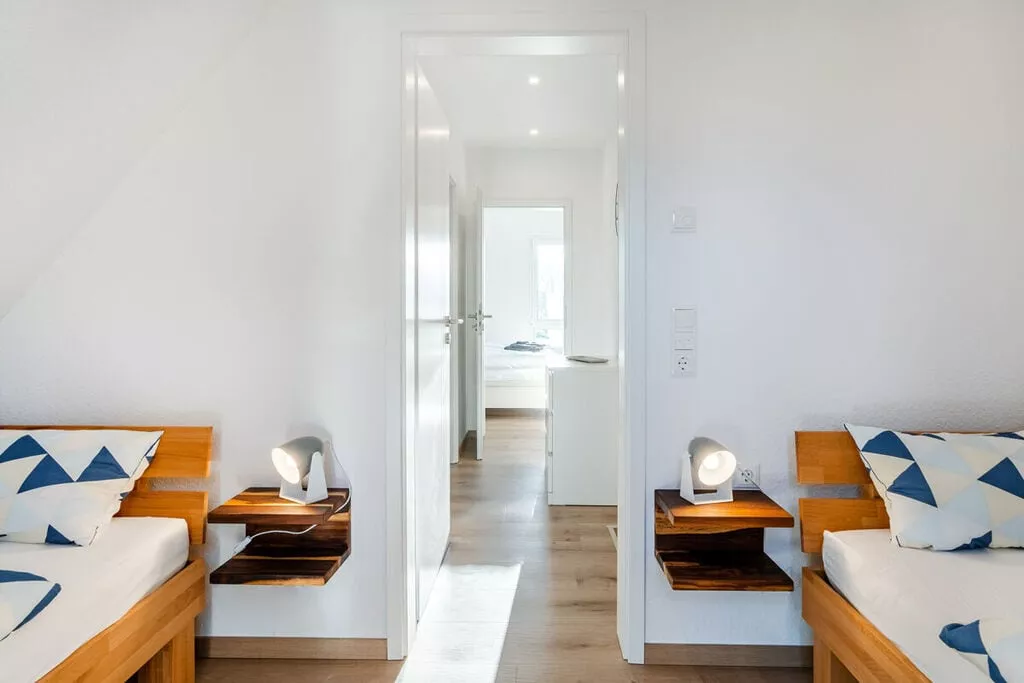 408483-Bedroom