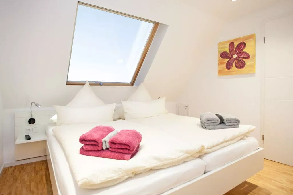 209511-Bedroom