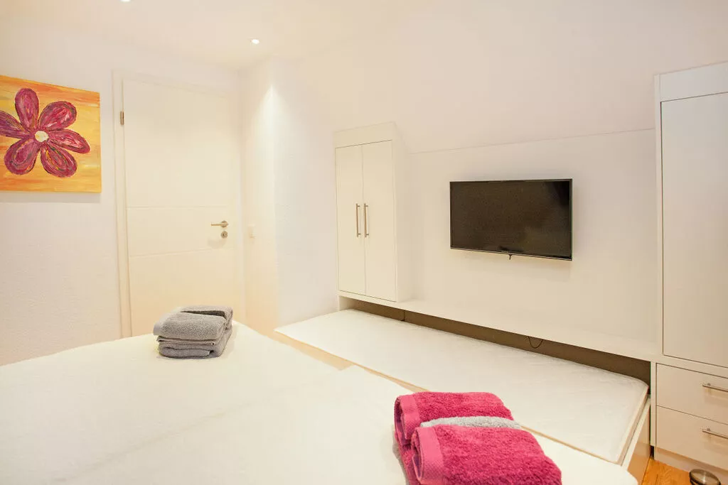209511-Bedroom