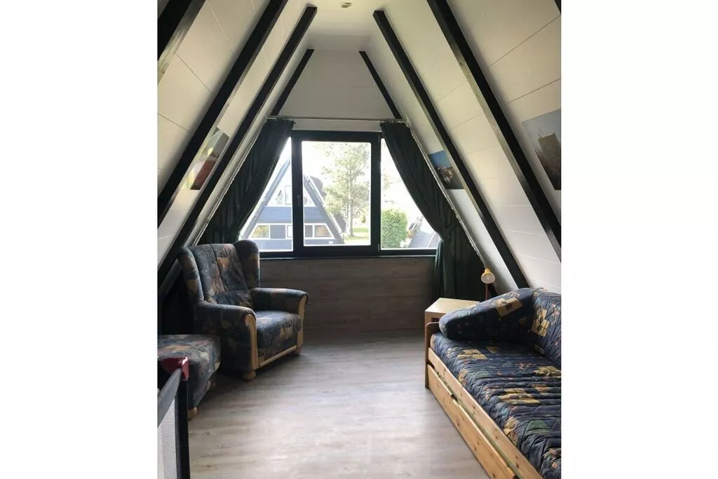 3947-Living room