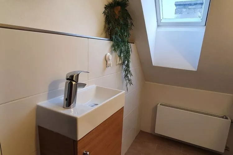 312343-Bathroom