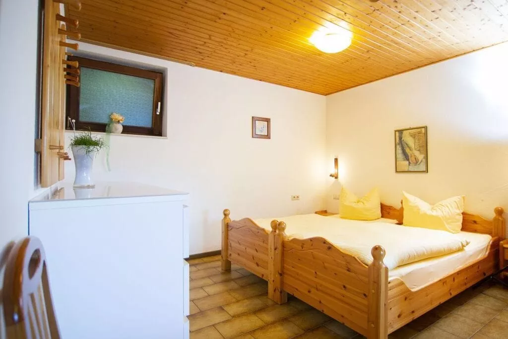 68798-Bedroom