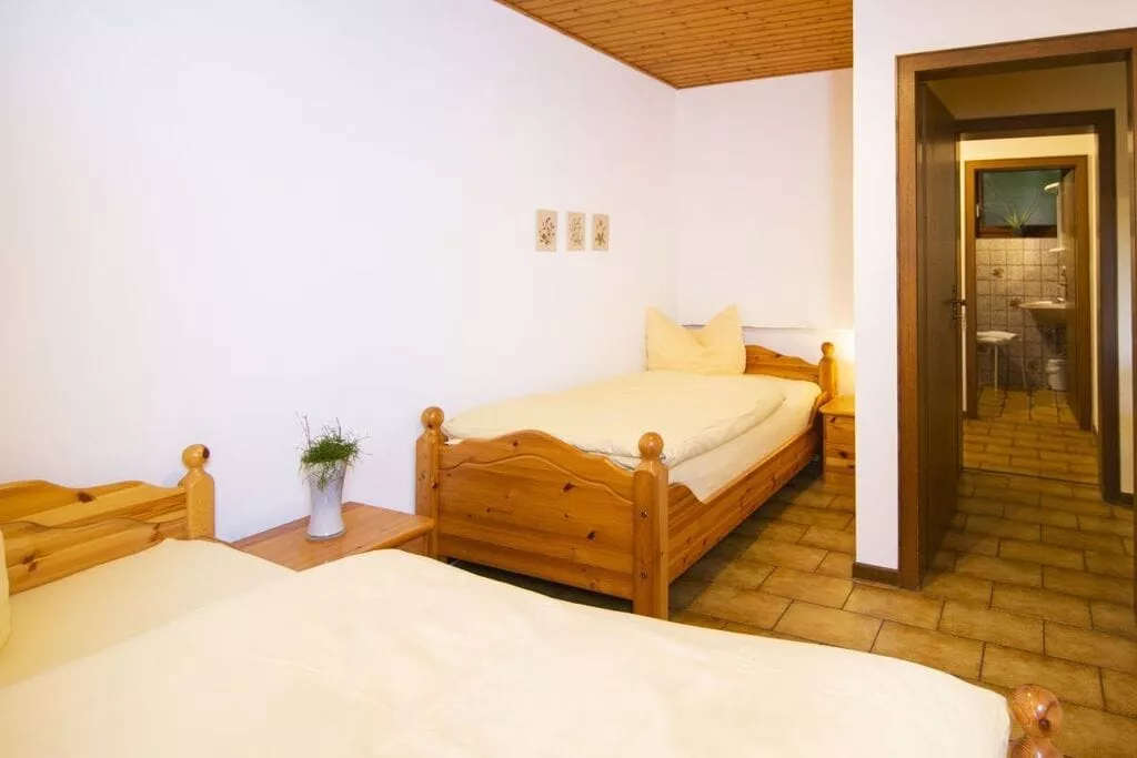 68798-Bedroom