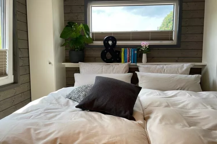 332639-Bedroom