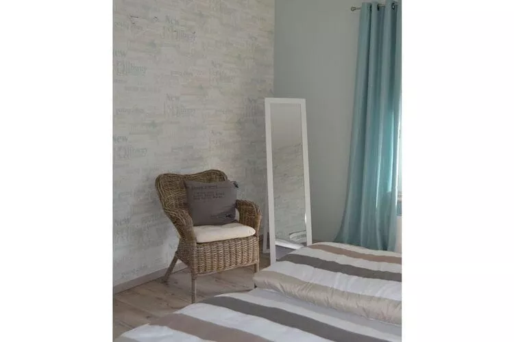 393665-Bedroom