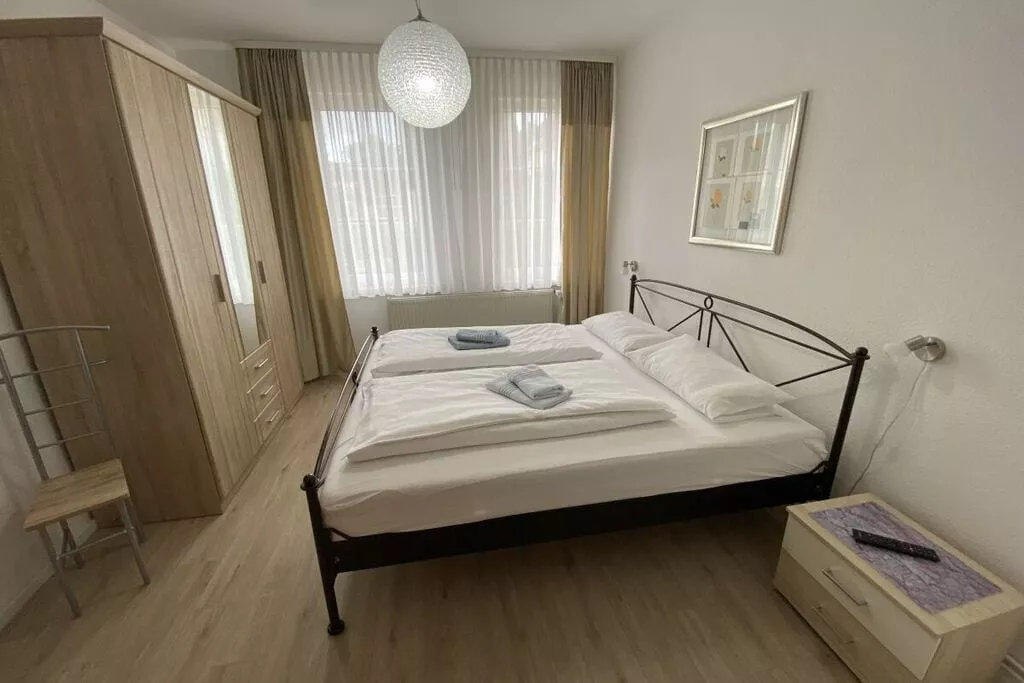456802-Bedroom