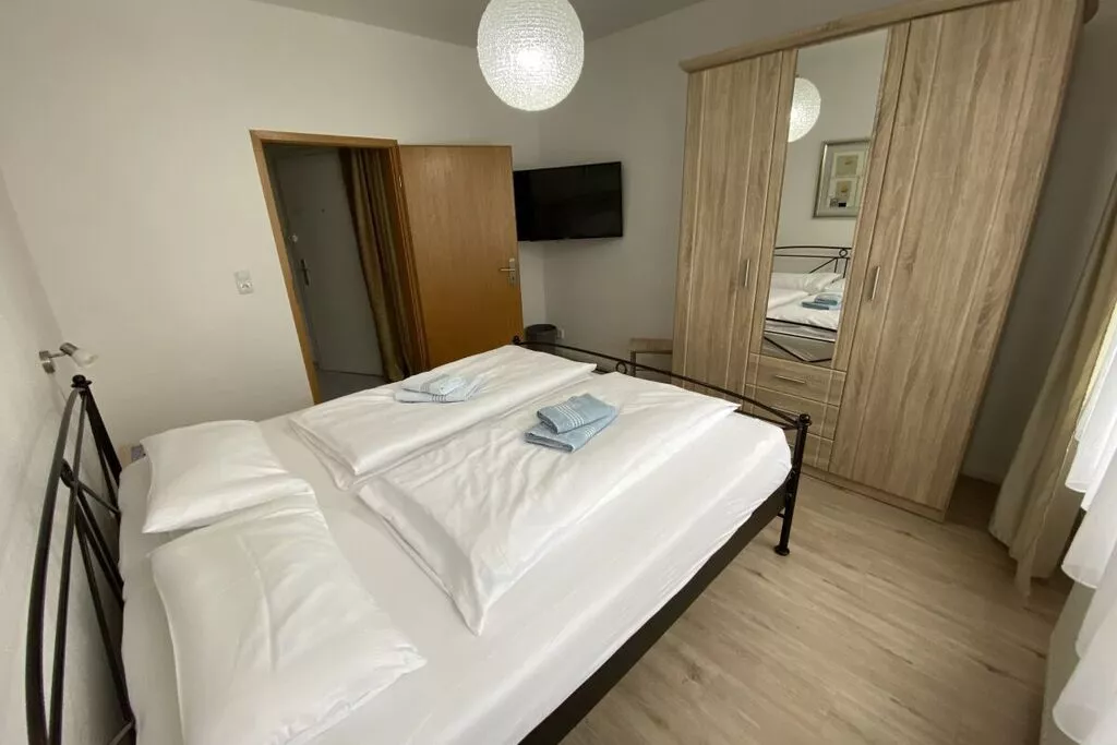 456802-Bedroom