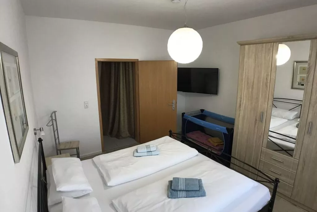 456802-Bedroom
