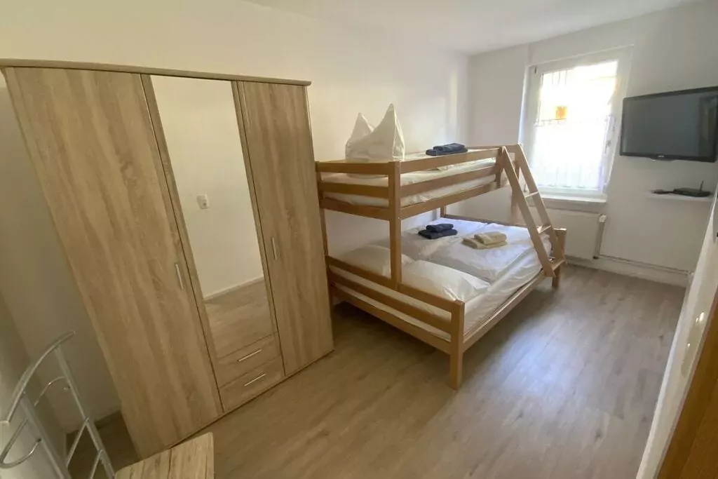 456802-Bedroom