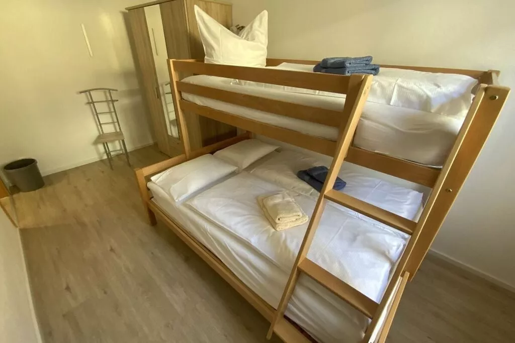 456802-Bedroom