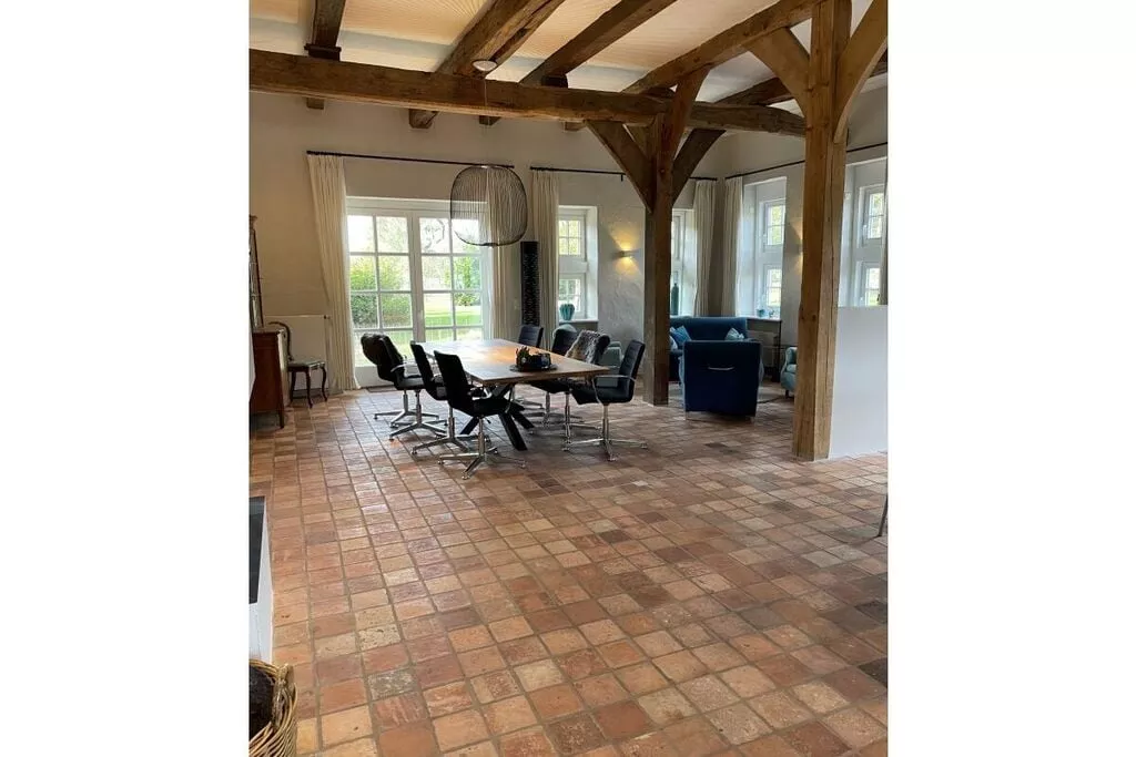 381797-Dining room