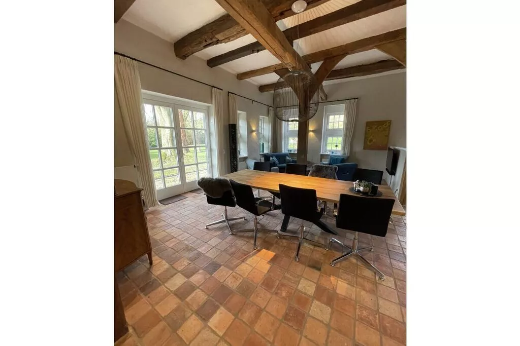 381797-Dining room