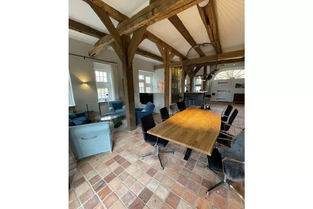 381797-Dining room