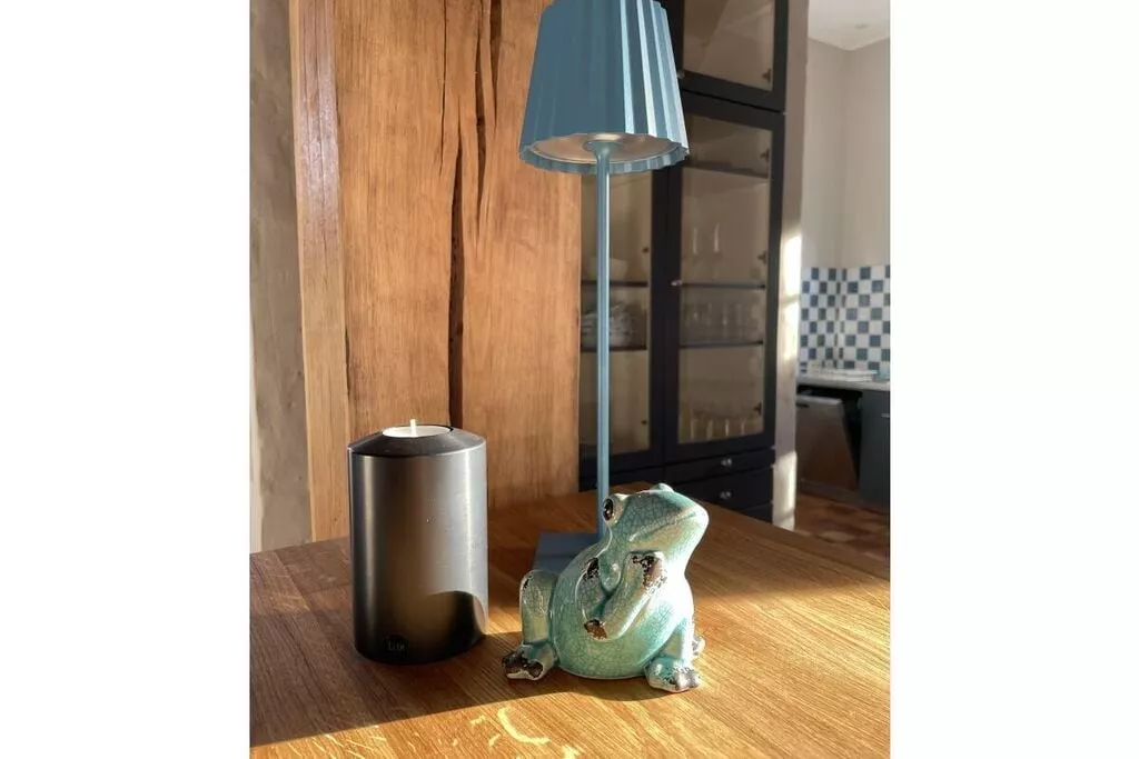 381797-Living room
