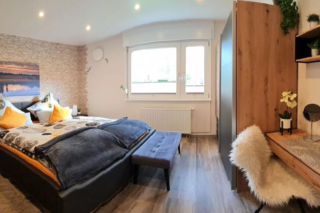 383065-Bedroom