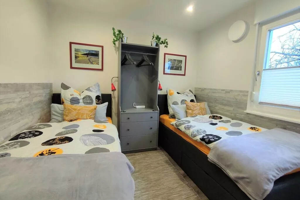 383065-Bedroom