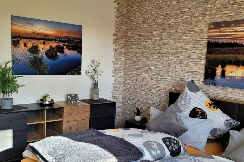 383065-Bedroom