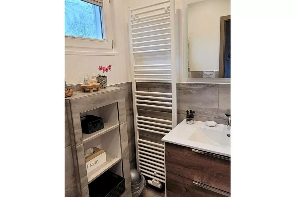 383065-Bathroom