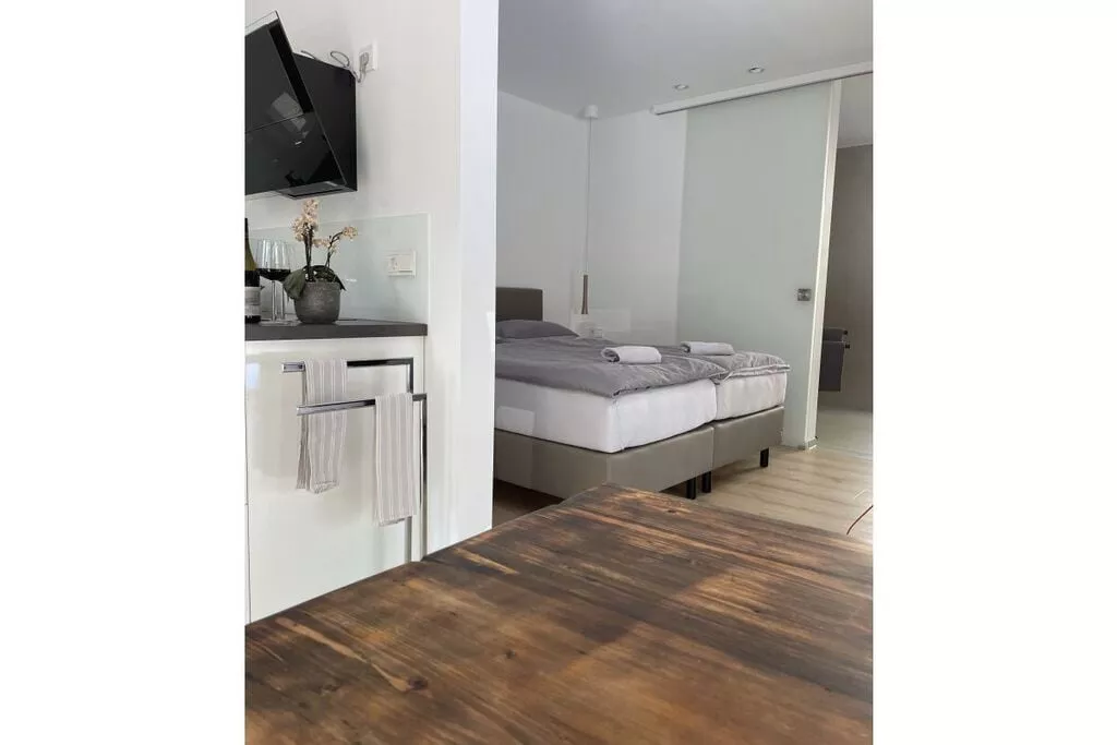 232473-Bedroom