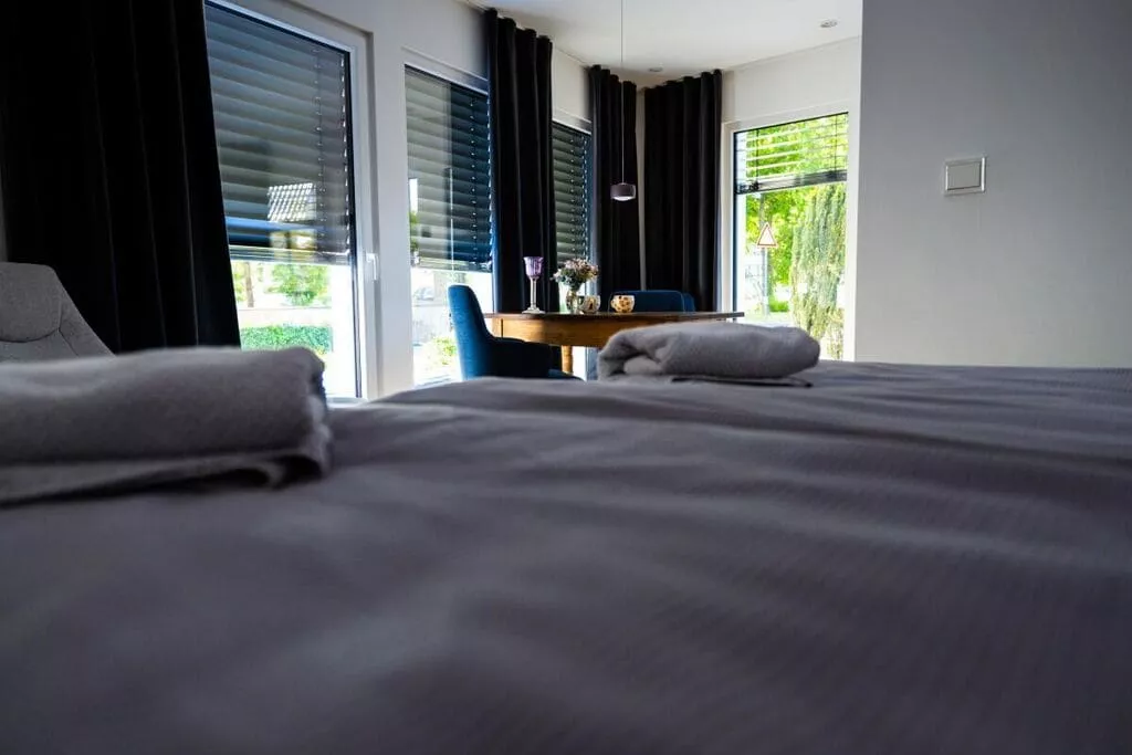 232473-Bedroom