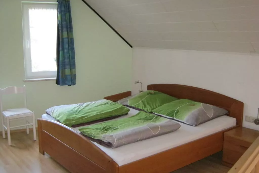 10452-Bedroom