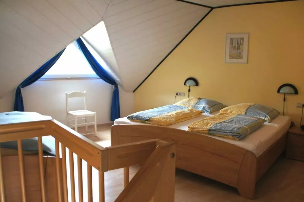 10452-Bedroom