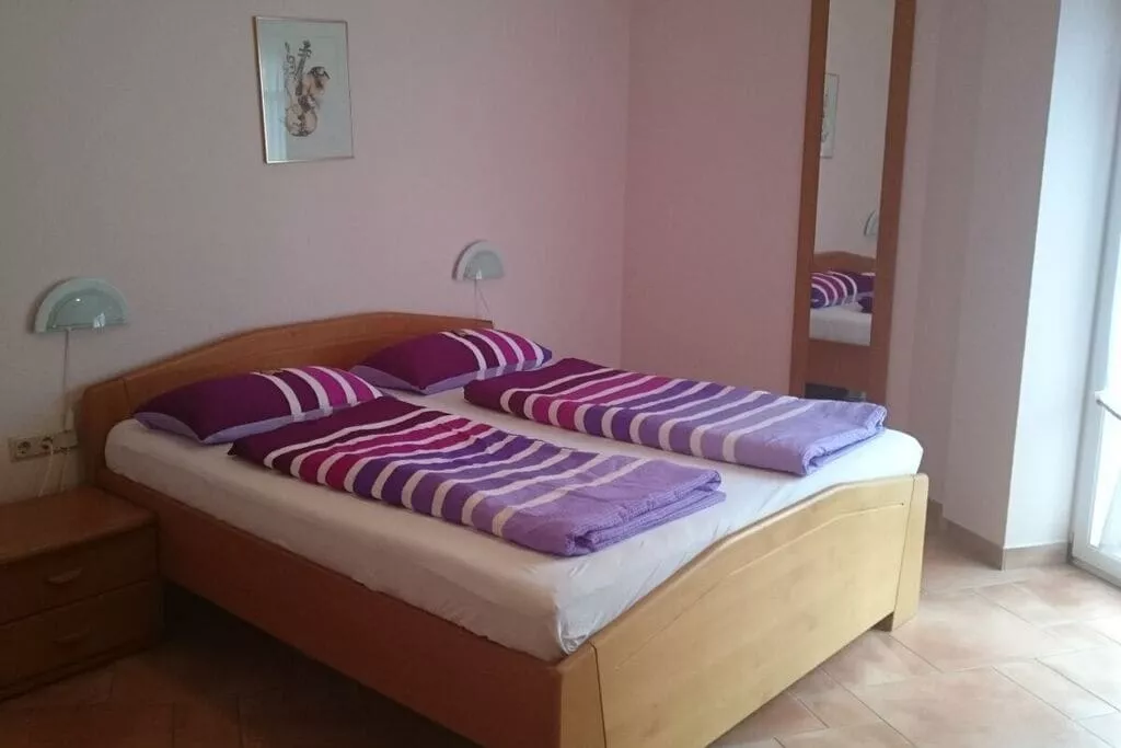 10452-Bedroom