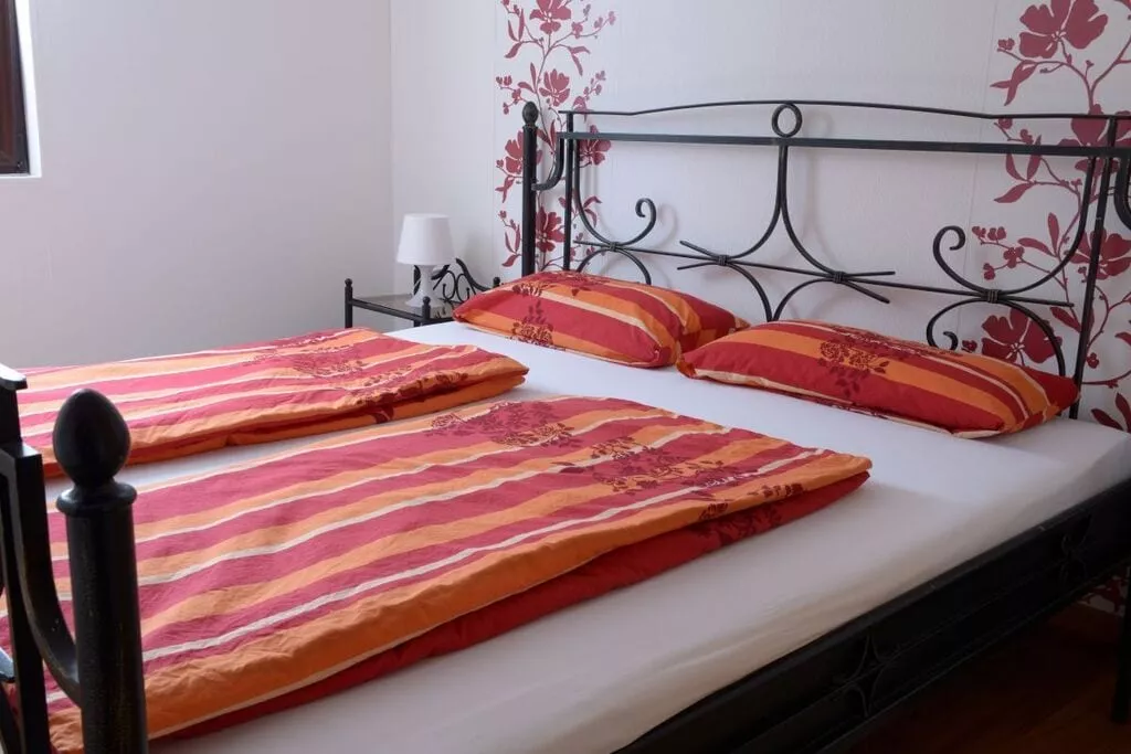 220569-Bedroom