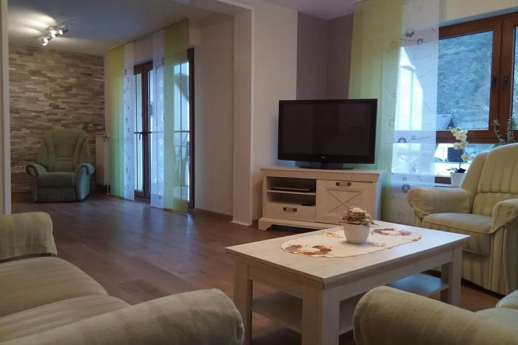 66650-Living room