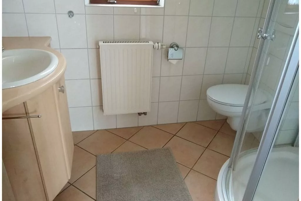 66650-Bathroom