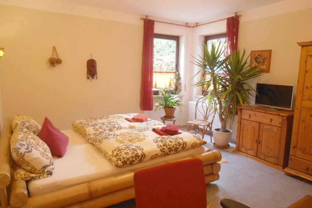 63070-Bedroom